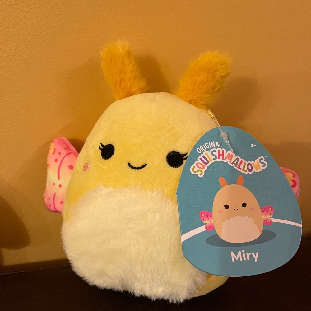 Miry the Yellow Moth 5" Squishmallow Canada Exclusive NWT​